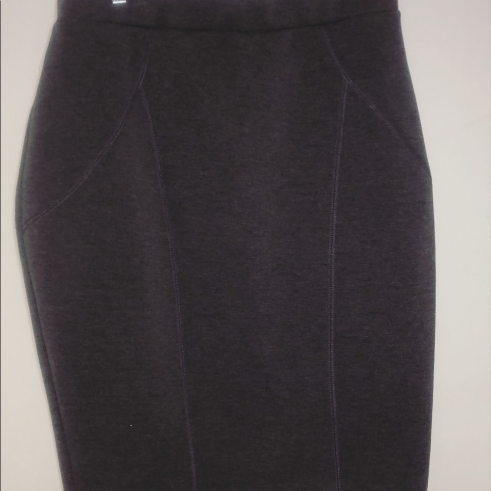 Stretch pencil skirt